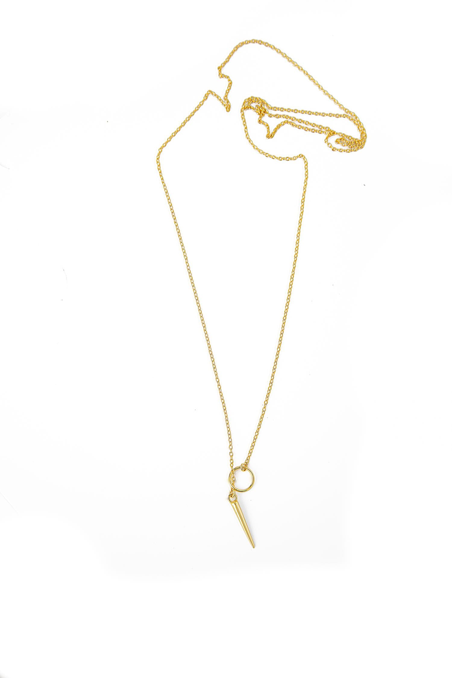 Point necklace showing chain